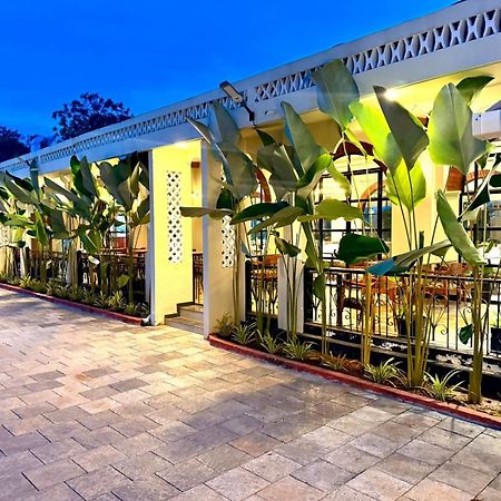 Jaladarshini Lakeside Gardens Bed & Breakfast Kollam Bagian luar foto
