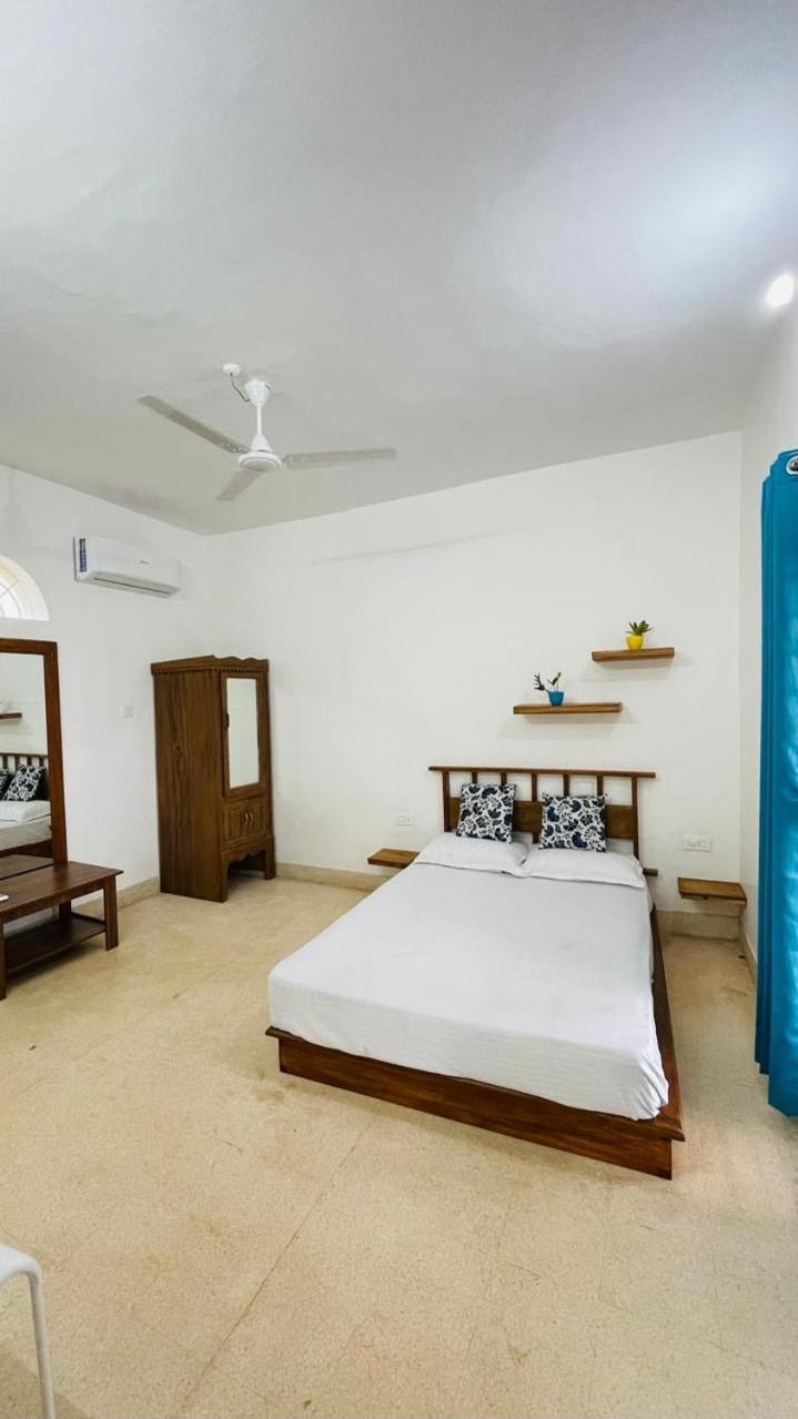 Jaladarshini Lakeside Gardens Bed & Breakfast Kollam Bagian luar foto
