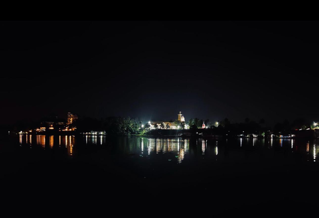 Jaladarshini Lakeside Gardens Bed & Breakfast Kollam Bagian luar foto