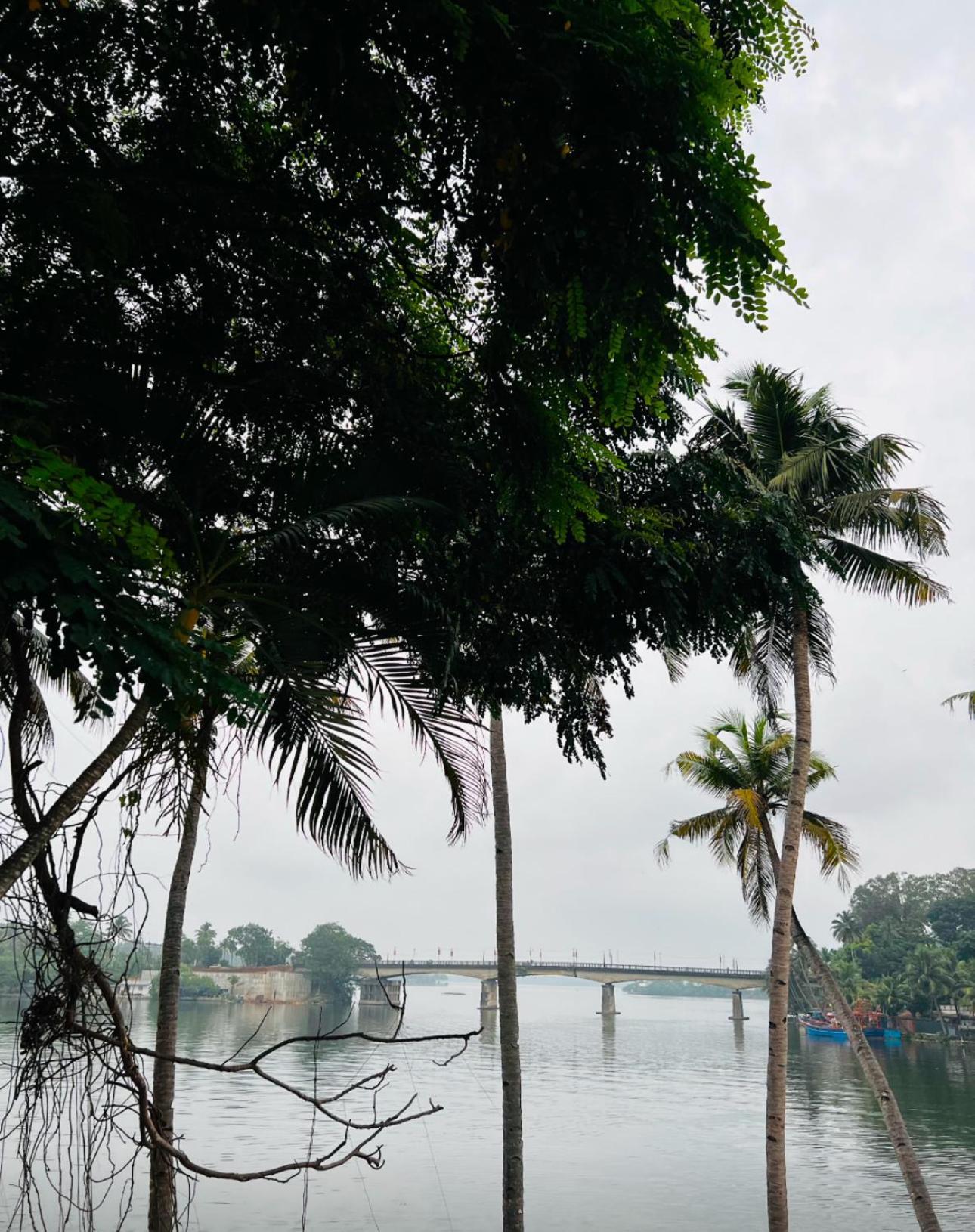 Jaladarshini Lakeside Gardens Bed & Breakfast Kollam Bagian luar foto
